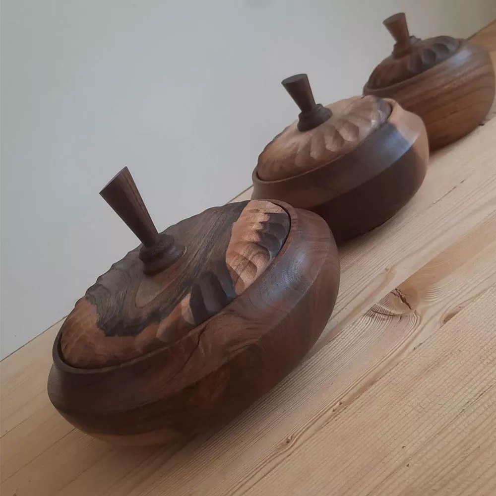 آجیل خوری و قندان